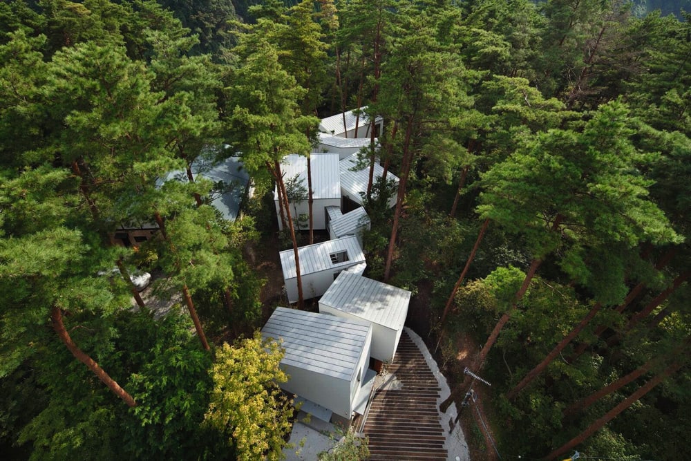 Residence in Daisen [The Aperture in the Forest] thumbnail