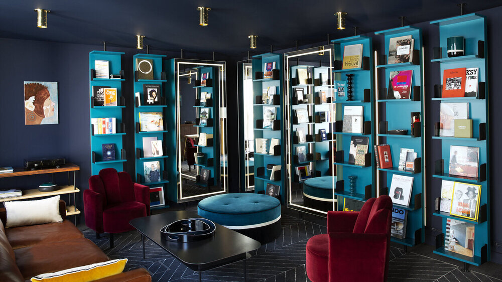 « THE CLUB » FACEBOOK thumbnail