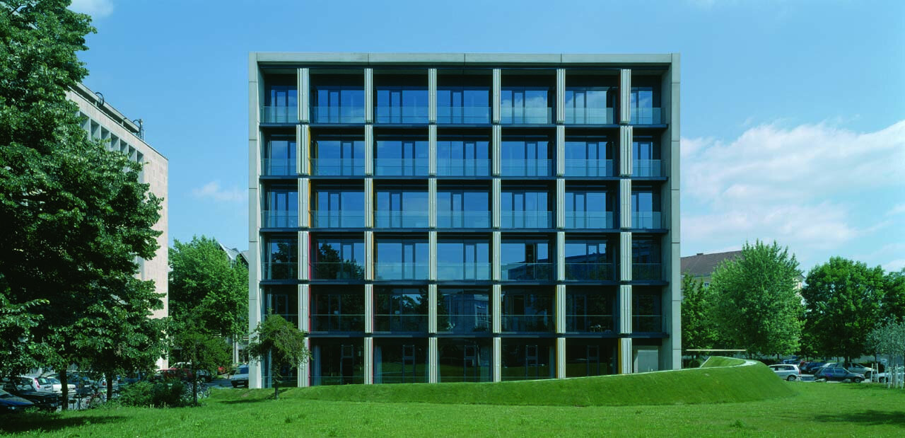 [Biocatalysis Lab, Building at the TU Graz] 824 inap2