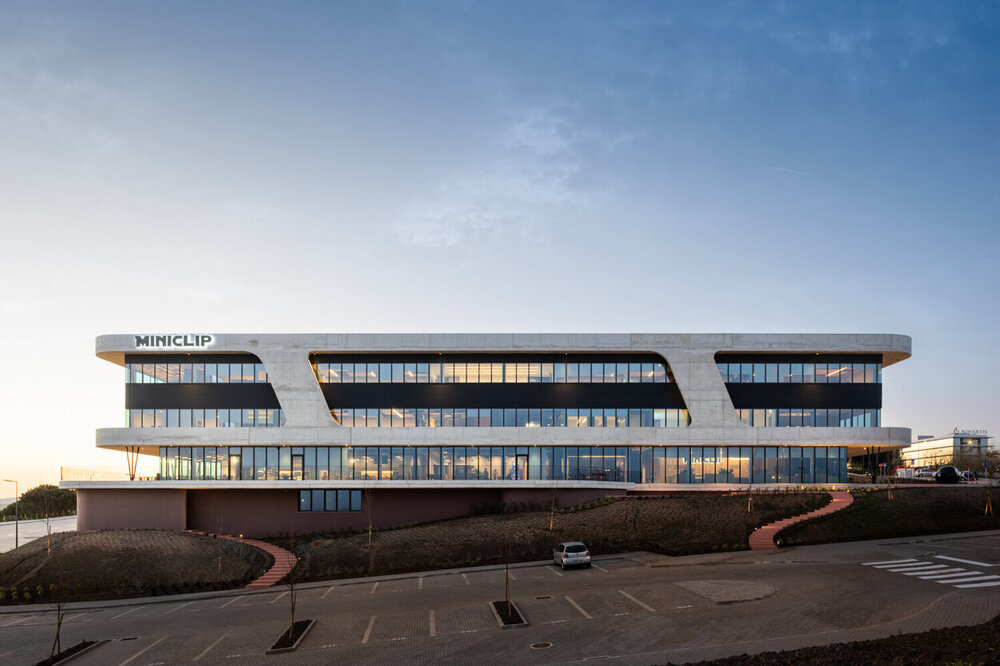 Miniclip office building thumbnail